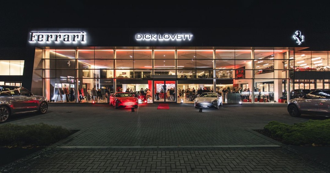 An evening of elegance with the Ferrari Roma Spider