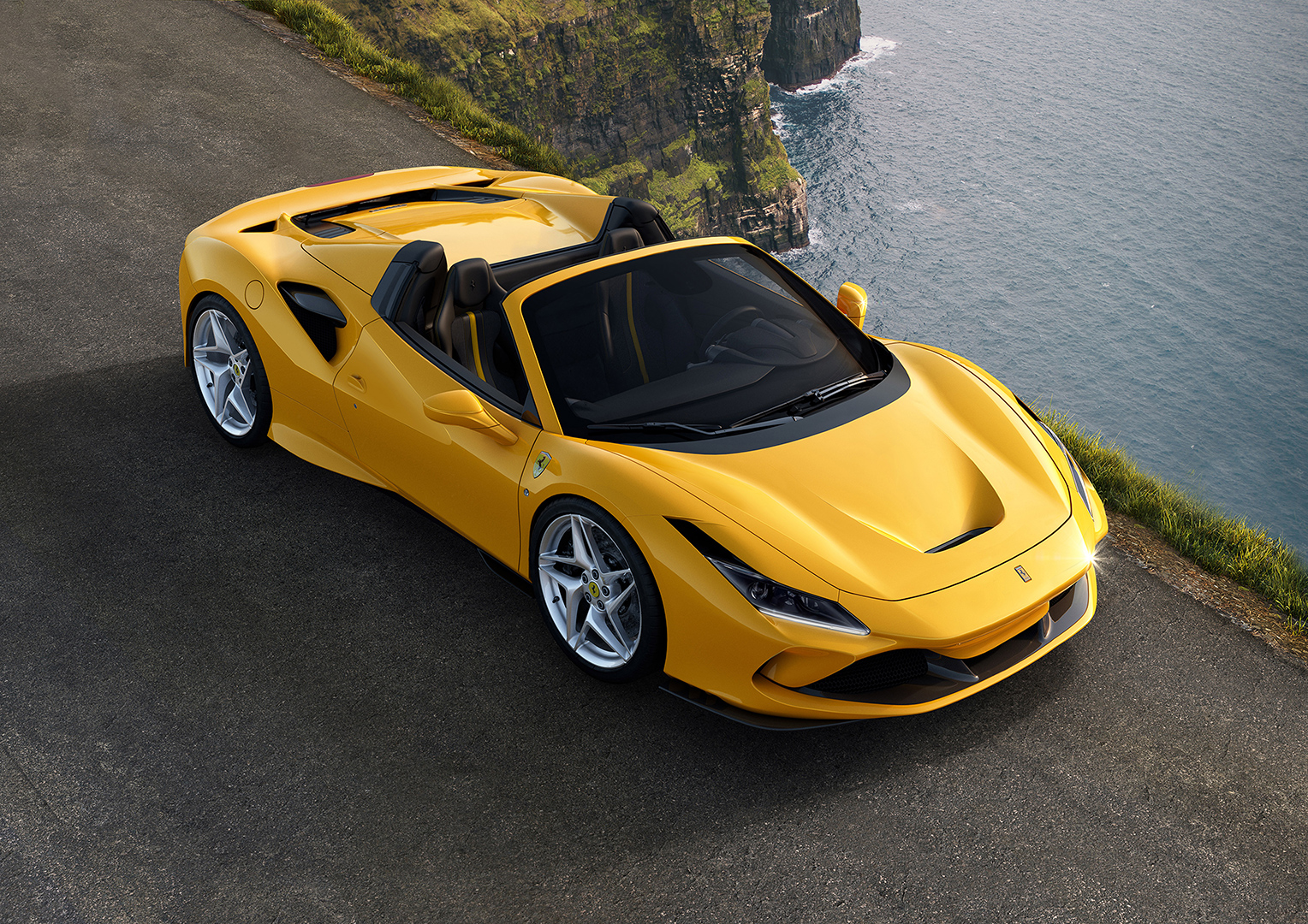 Ferrari F8 Spider: dynamics