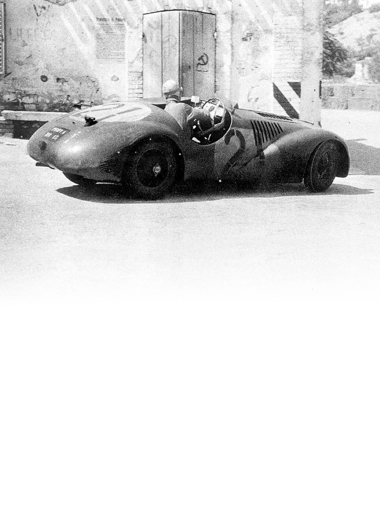 159 S: developed from the Ferrari 125 S whose engine was increased to 1903 cc by boring it out and working on the stroke. 