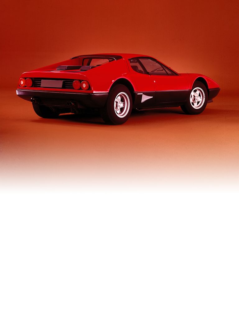 At its debut at the Paris Show in 1976, the Ferrari 512 BB was equipped with a 5-litre version of the 12-cylinder boxer. 