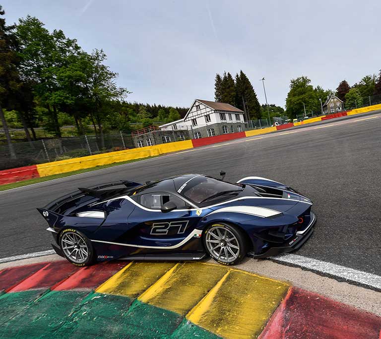 Voiture Télécommandée Ferrari FXX K Evo 1:14 (2 Unités) - DIAYTAR SÉNÉGAL