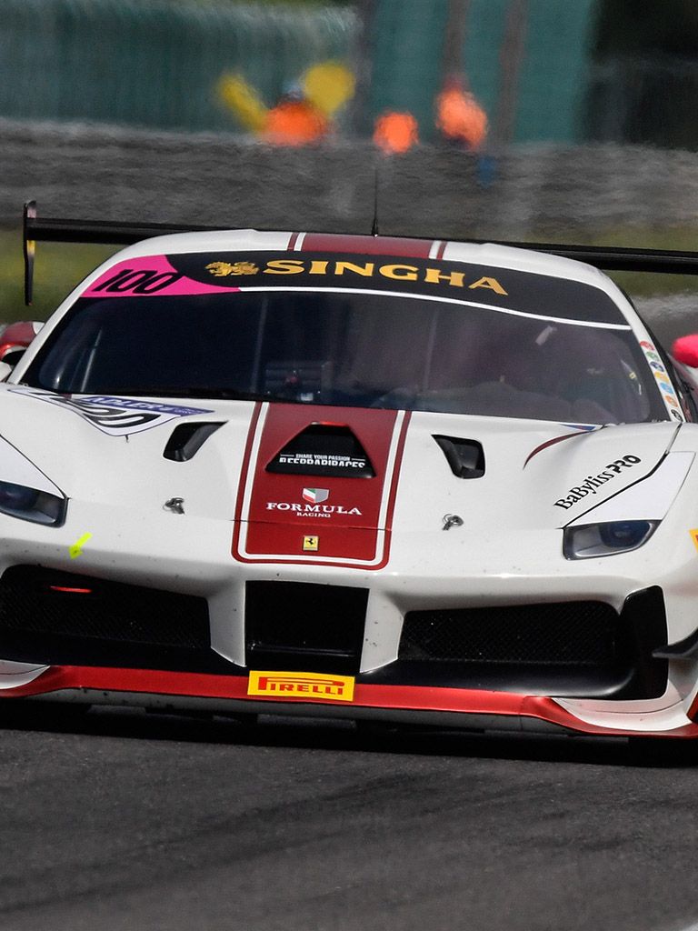 Tina Kok driver in Ferrari Challenge Europe - DNK