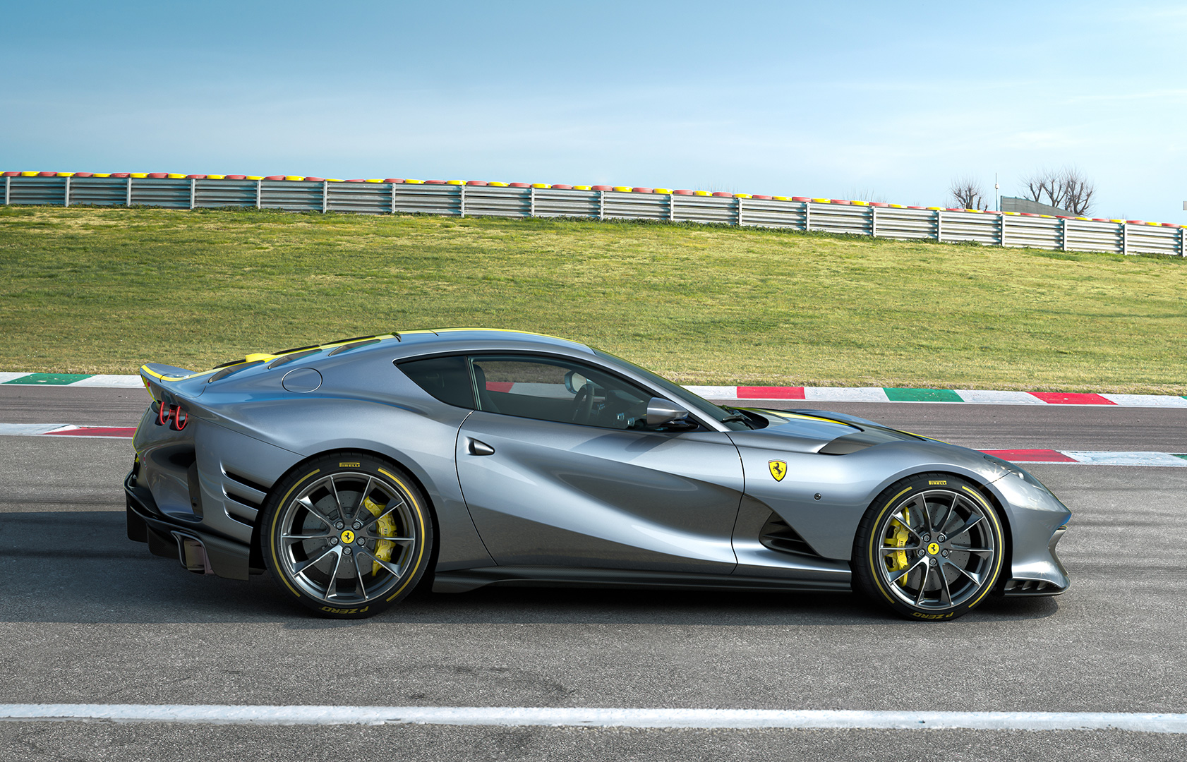 Ferrari 812 Competizione V12 830 cv