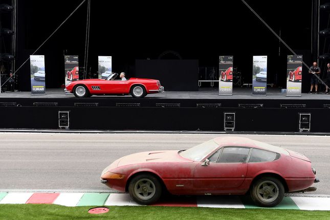 世界に1台の365 GTB/4 Daytonaが記録的な価格で販売