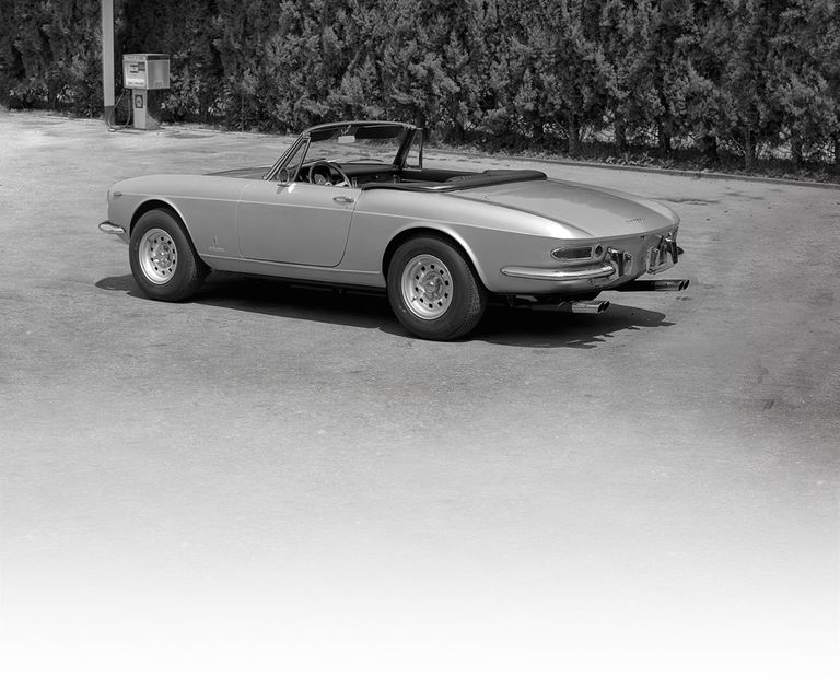 Discover all the specifications of the Ferrari 365 GTS, 1969: dimensions, wheel and tyres, suspension, and performance.