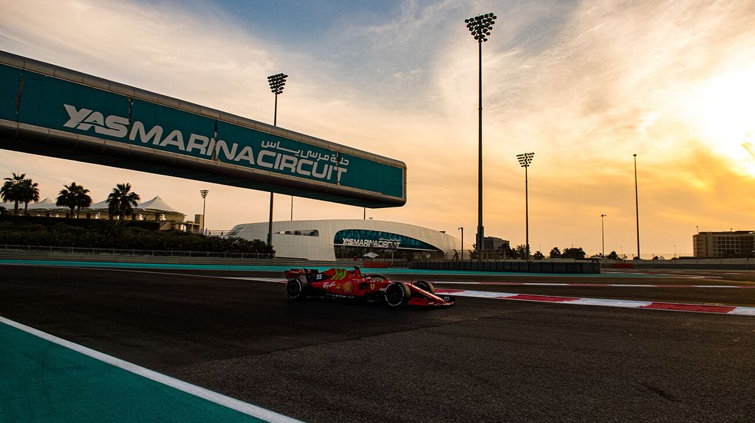 The last day on track for the Scuderia in 2021 ends with Carlos Sainz