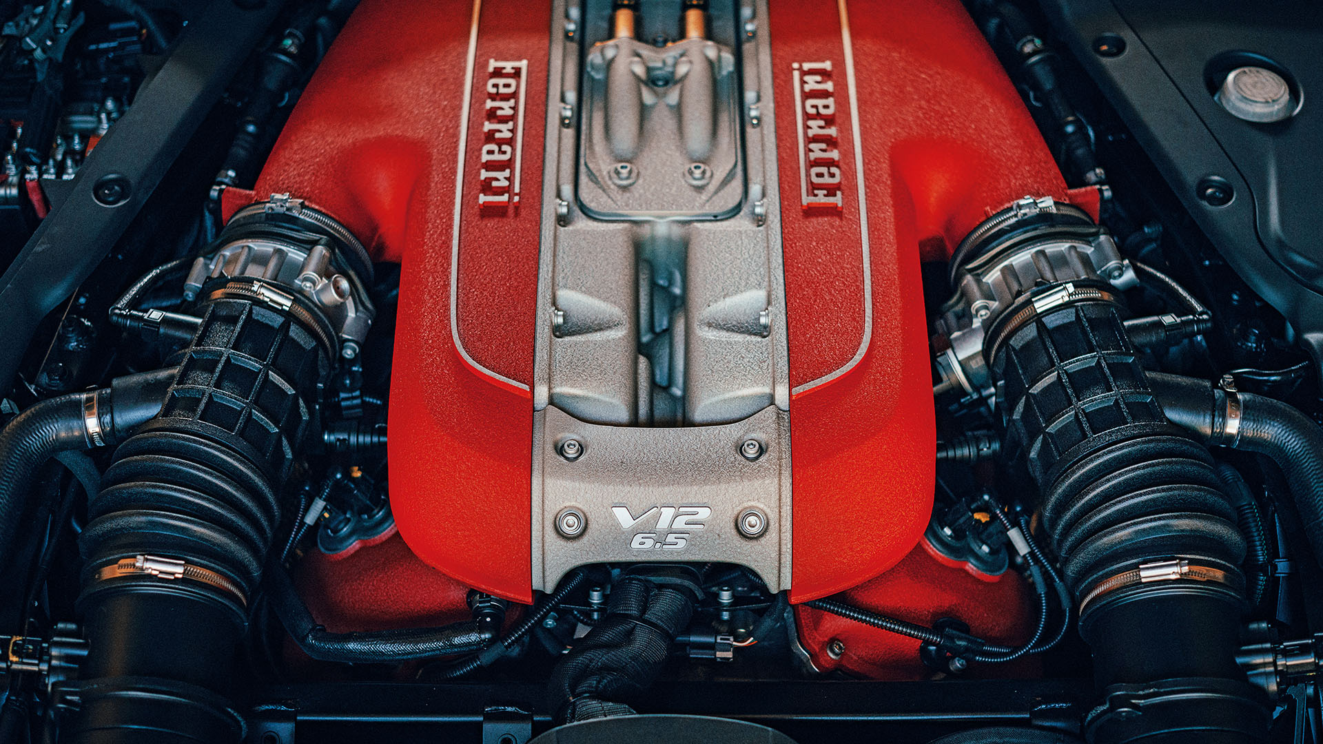 Does Ferrari use V12 engine?