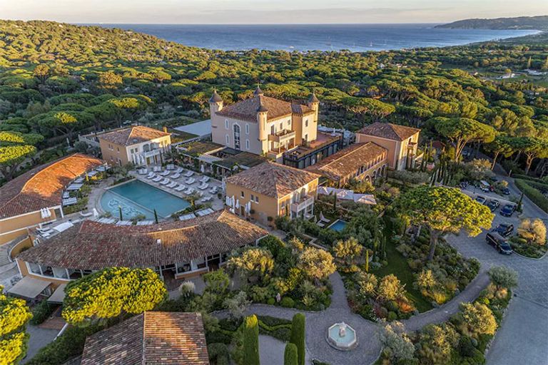 Perched on a hill overlooking the iconic Pampelonne Bay, you will discover this stunning renovated Château, part of a historic estate dating back to the early 19th century. 