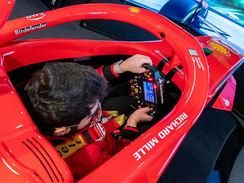 Idée cadeau: Le simulateur F1 Ferrari à 6 millions de $ !