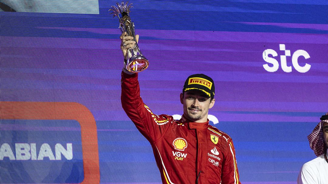 FERRARI STARS SHINE IN THE DESERT NIGHT
