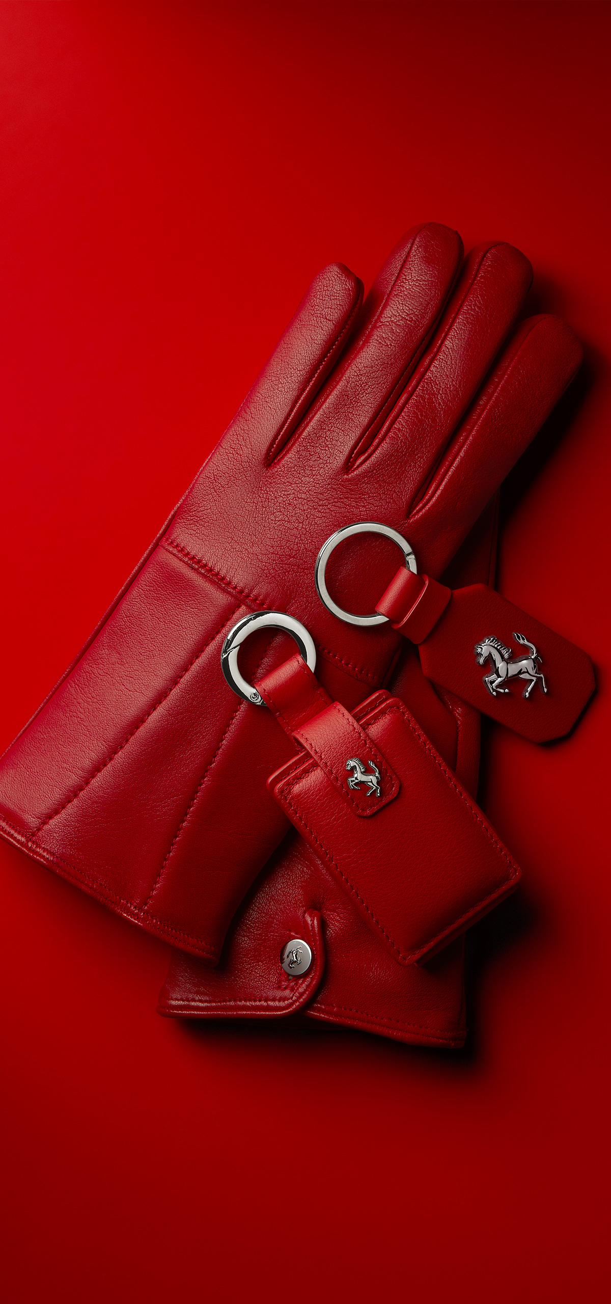 Set Manucure FERRARI Dans écrin - Rouge Et Noir, Résine Et Métal, Style Sportif Et élégant