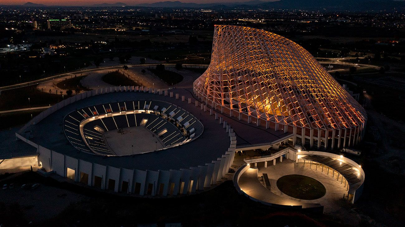 FERRARI INVITES YOU TO THE VELA DI CALATRAVA