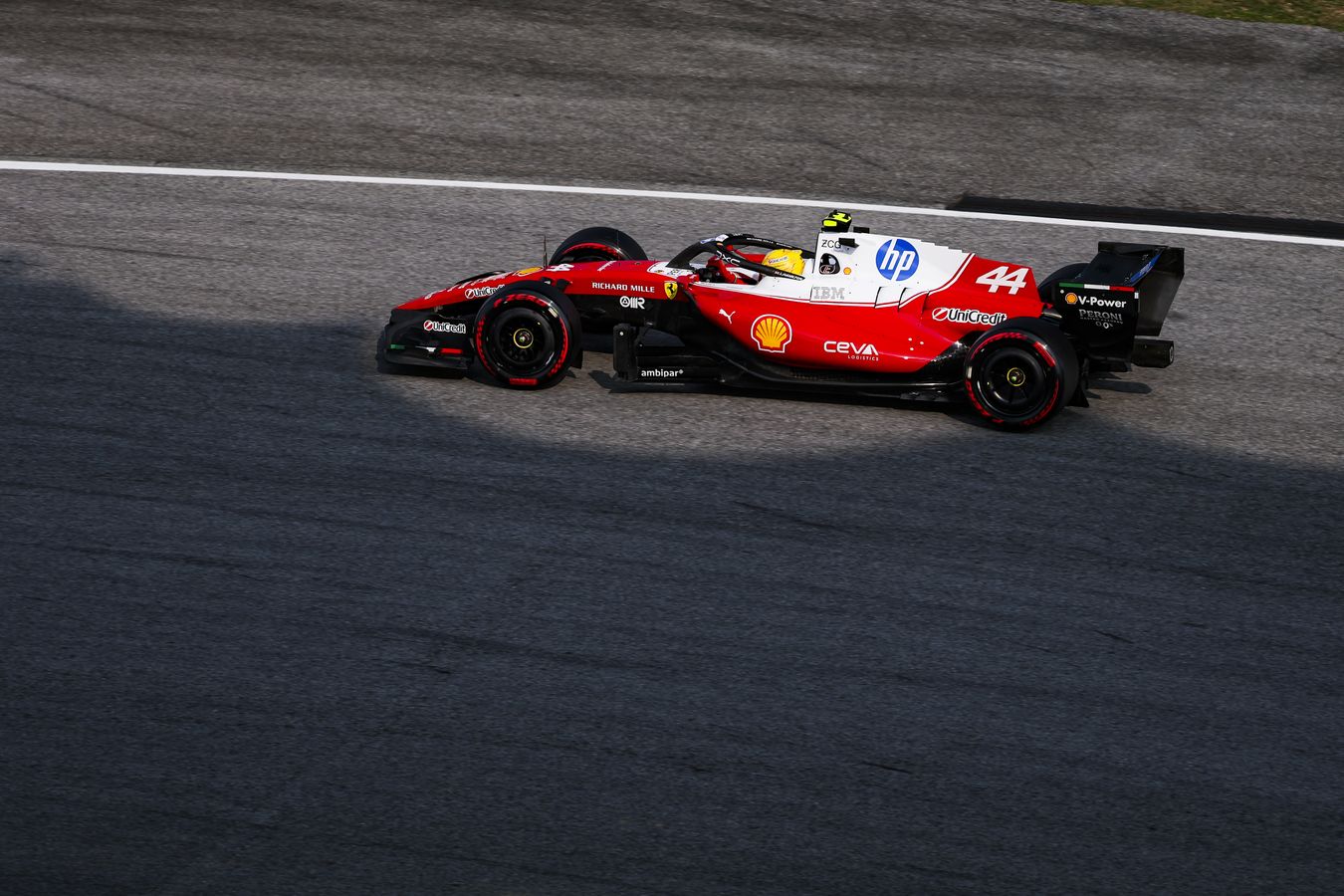 Ferrari afina su vuelta rápida y se mantiene en la pelea durante la clasificación del GP de Bahréin 2026